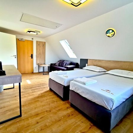 Home Inn Hotel Дормаґен Екстер'єр фото