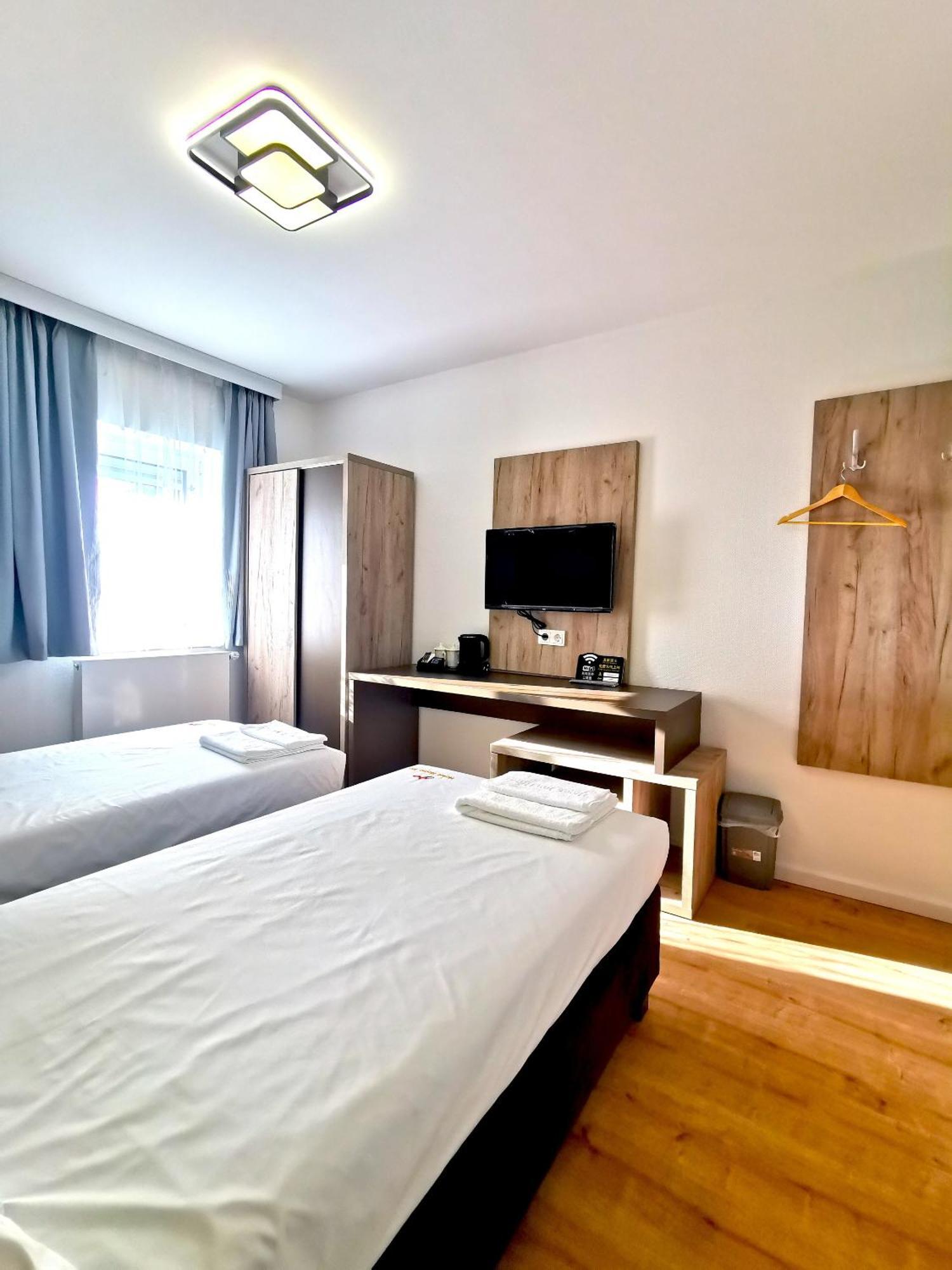Home Inn Hotel Дормаґен Екстер'єр фото