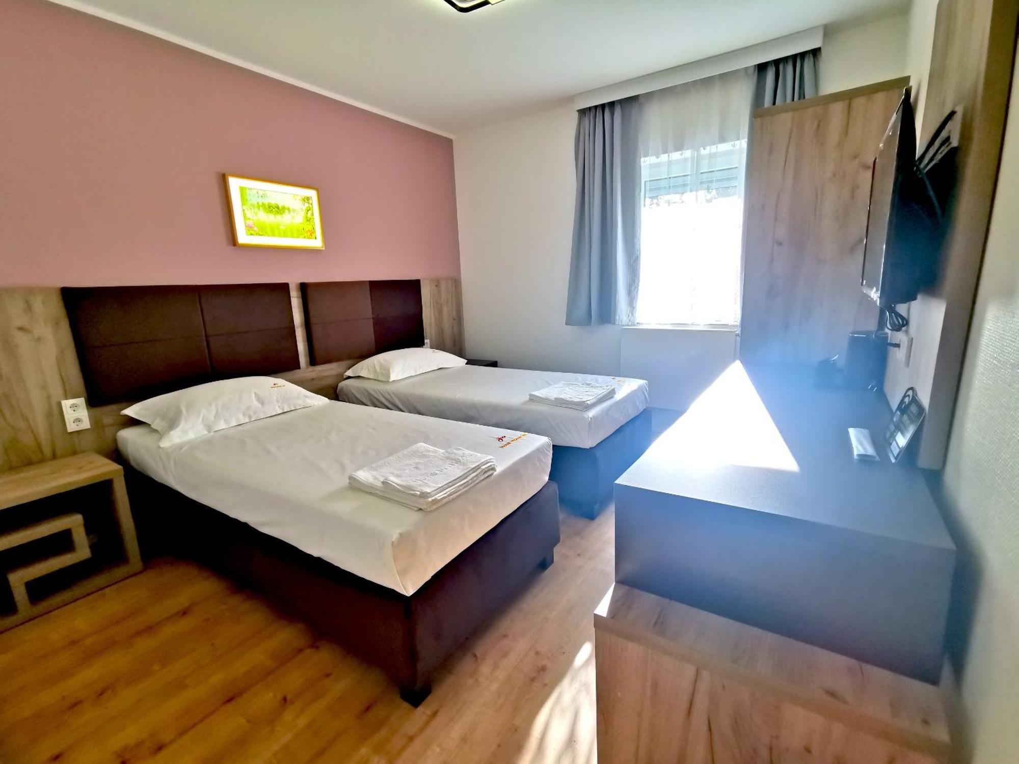 Home Inn Hotel Дормаґен Екстер'єр фото