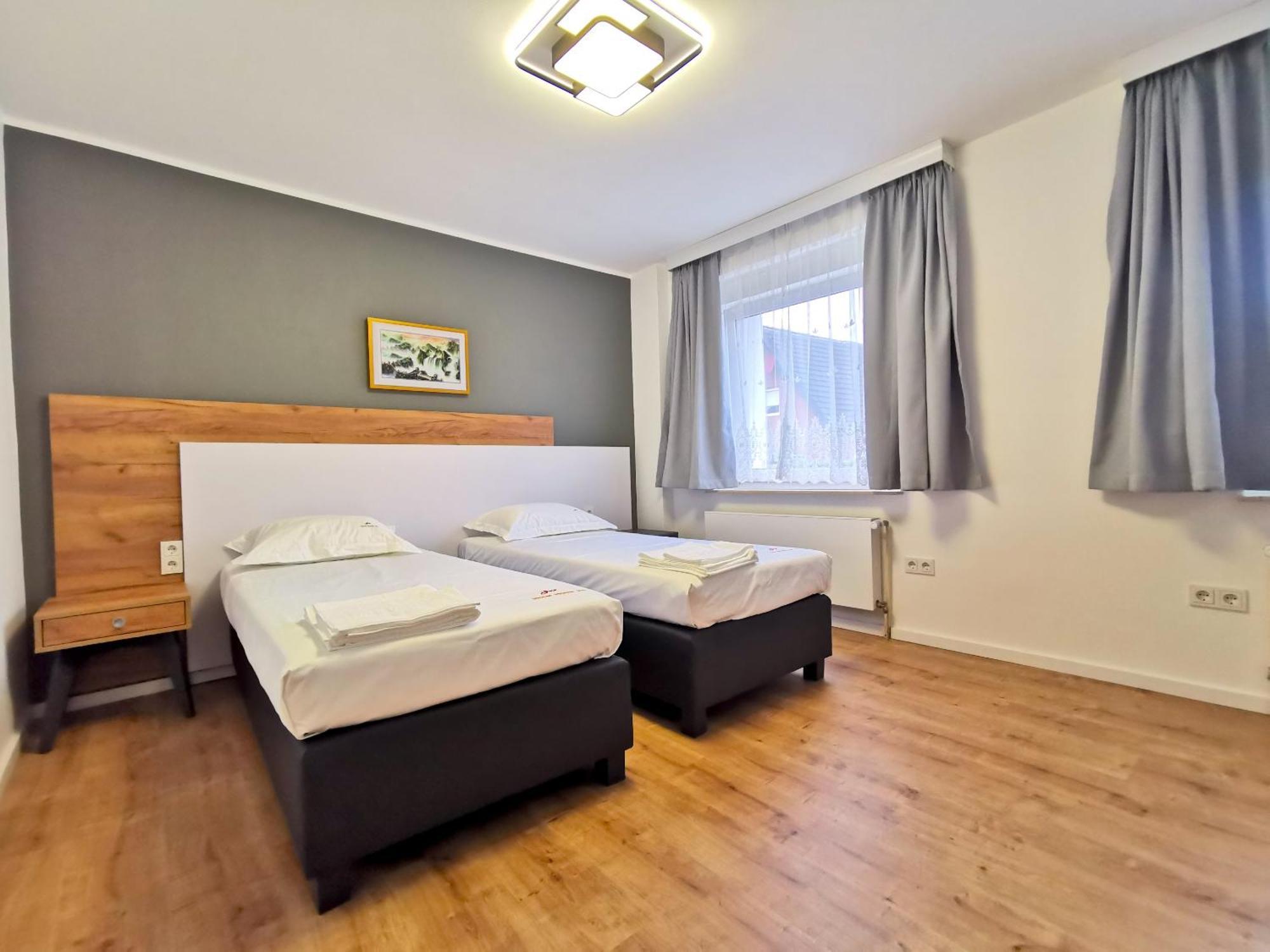 Home Inn Hotel Дормаґен Екстер'єр фото
