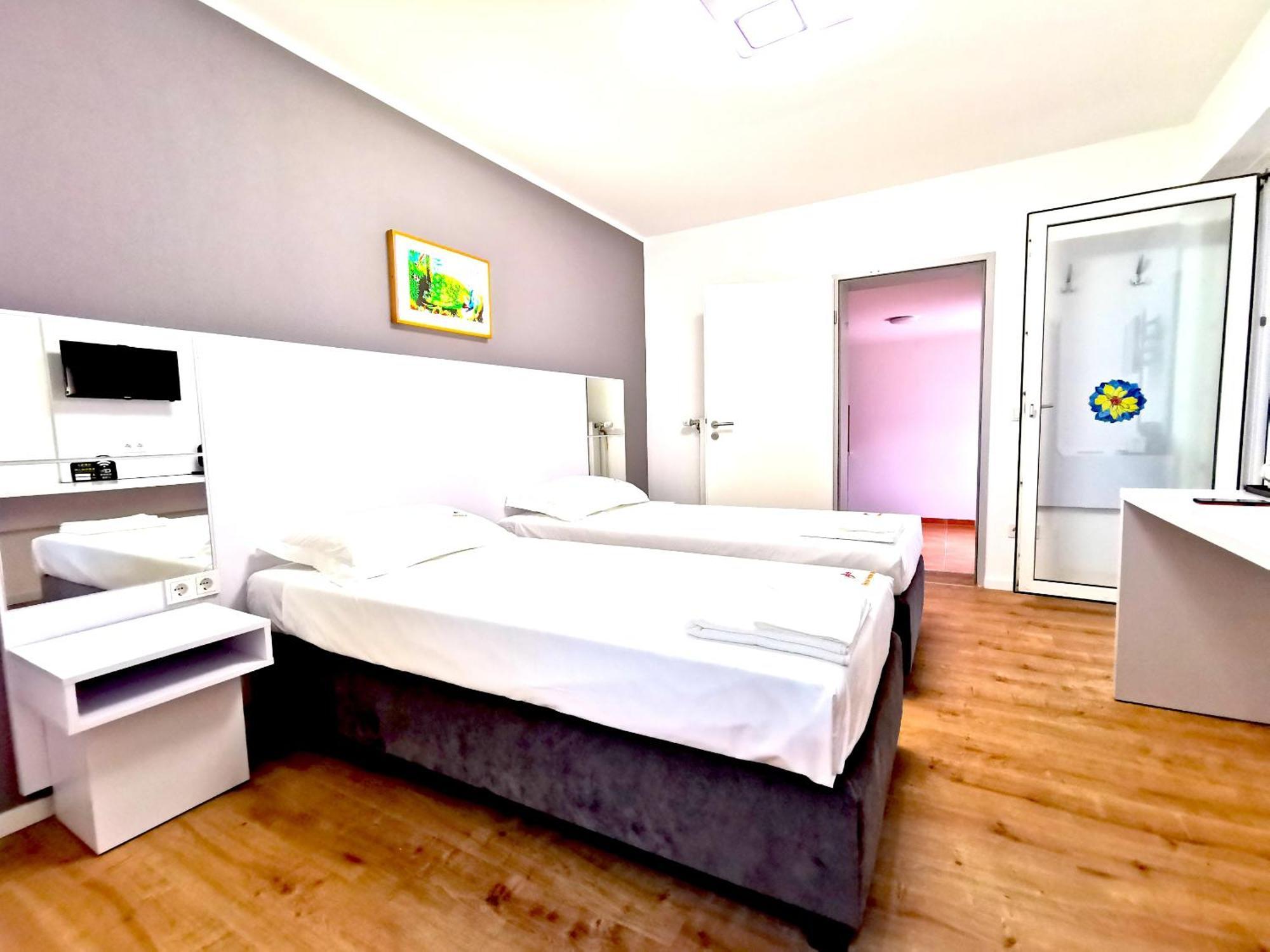 Home Inn Hotel Дормаґен Екстер'єр фото