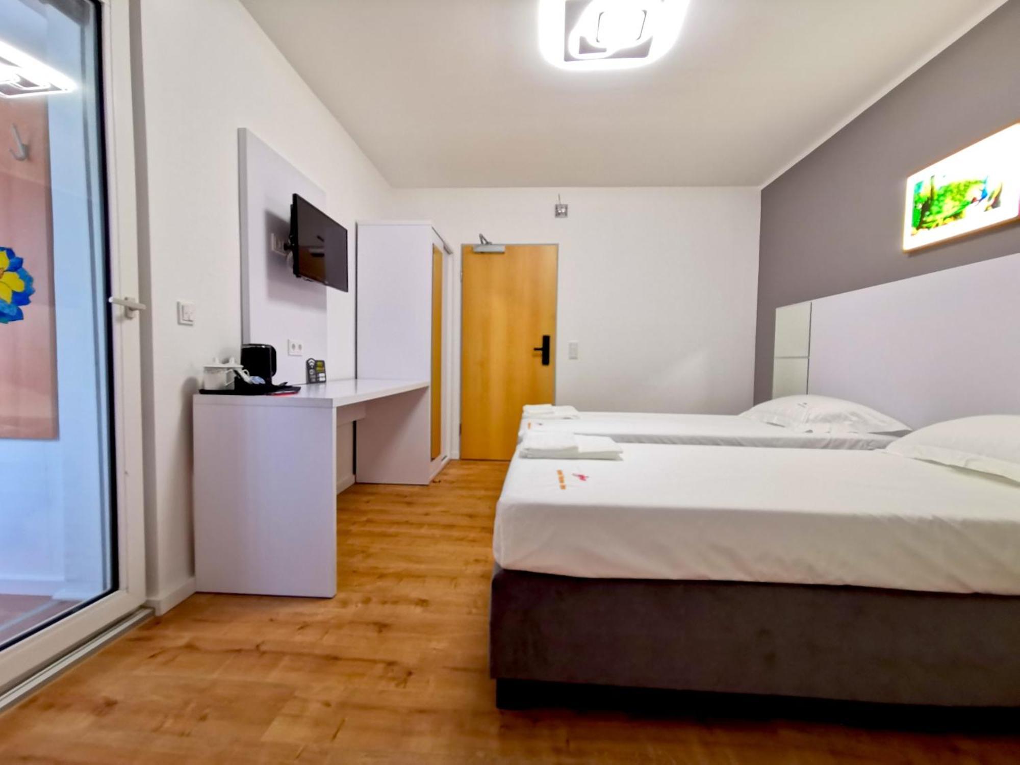 Home Inn Hotel Дормаґен Екстер'єр фото